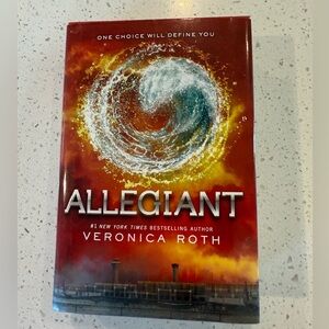 Allegiant (Divergent Series) - Hardcover By Roth, Veronica Like New